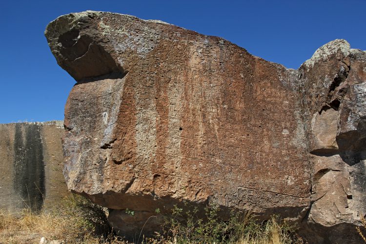 Hitit Yazıtı ( Yazılı Kaya)