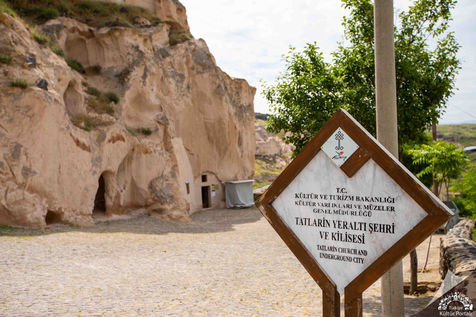 Tatlarin Yeraltı Şehri ve Kilise